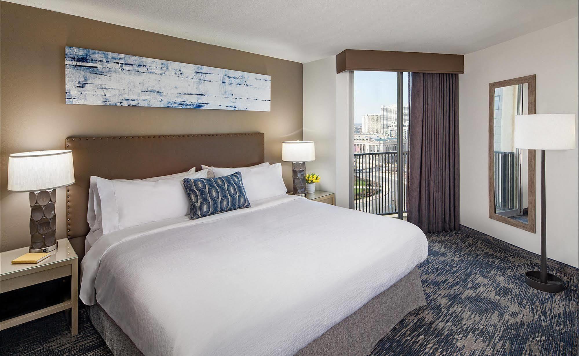 Embassy Suites Philadelphia - Center City Exteriör bild